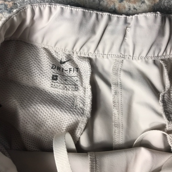 Nike cream cropped pants - Picture 4 of 7